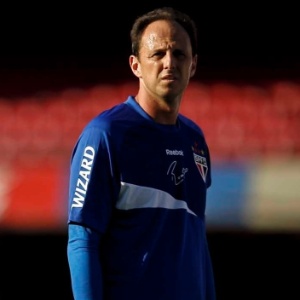 Rogério Ceni ficou fora de 42 jogos da temporada em decorrência da lesão no ombro direito