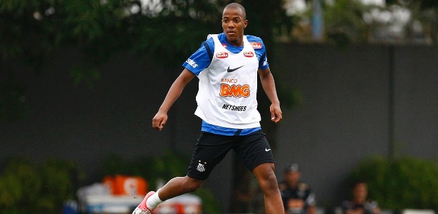 Victor Andrade tem apenas 16 anos e já é um dos destaques do Santos no Brasileiro