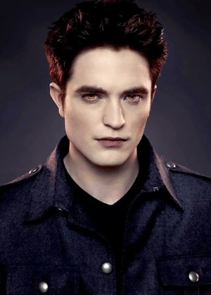 Pattinson na pele do vampiro Edward Cullen em foto de divulgação do último filme da franquia