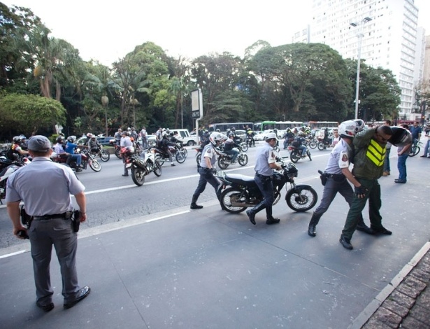  - 2ago2012---motoboys-fazem-protesto-em-sao-paulo-1343945493922_615x470