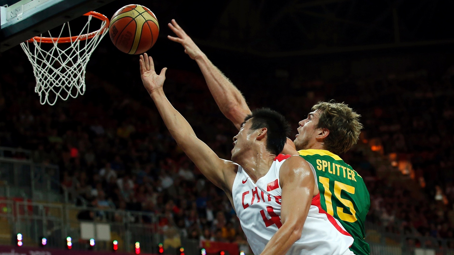 No futebol e tempo e no basquete No futebol e tempo e no basquete