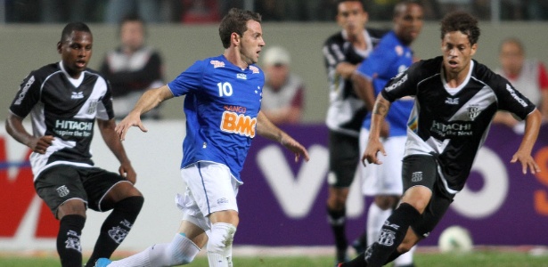 Artilheiro do time no Brasileirão 2012 com 12 gols, Montillo fez apenas dois neste ano 