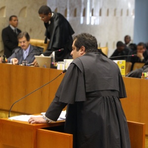 O advogado Luiz Fernando Pacheco durante o julgamento do mensalão em 2012