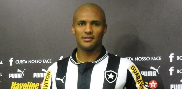 Amaral foi arpentado e exaltou oportunidade de atuar ao lado de Seedorf no Botafogo