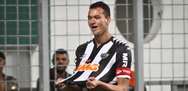 Em 99 jogos com a camisa do Atlético-MG, Réver marcou10 gols, o último contra Coritiba