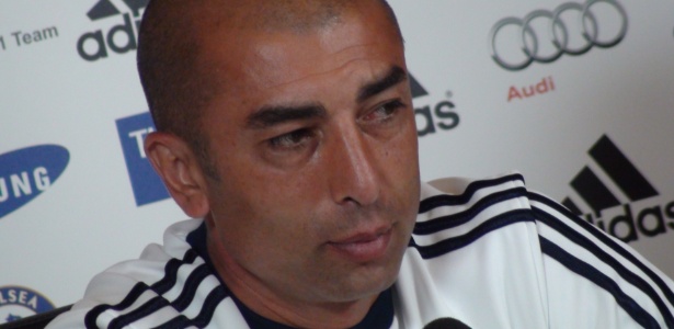 Roberto Di Matteo, técnico do Chelsea, dá entrevista coletiva no centro de treinamento do Chelsea