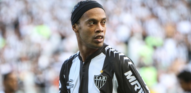 Jogadores desmentem, na reapresentação, briga de Ronaldinho com presidente Kalil