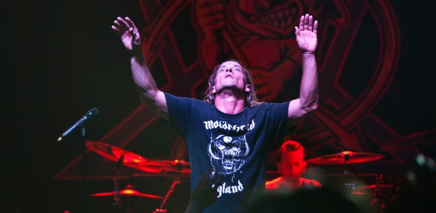 Vocalista do Ugly Kid Joe, Whitfield Crane, durante show em São Paulo (11/8/12) 