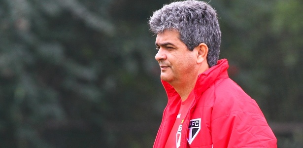  - tecnico-ney-franco-durante-o-treino-do-sao-paulo-1344895223829_615x300