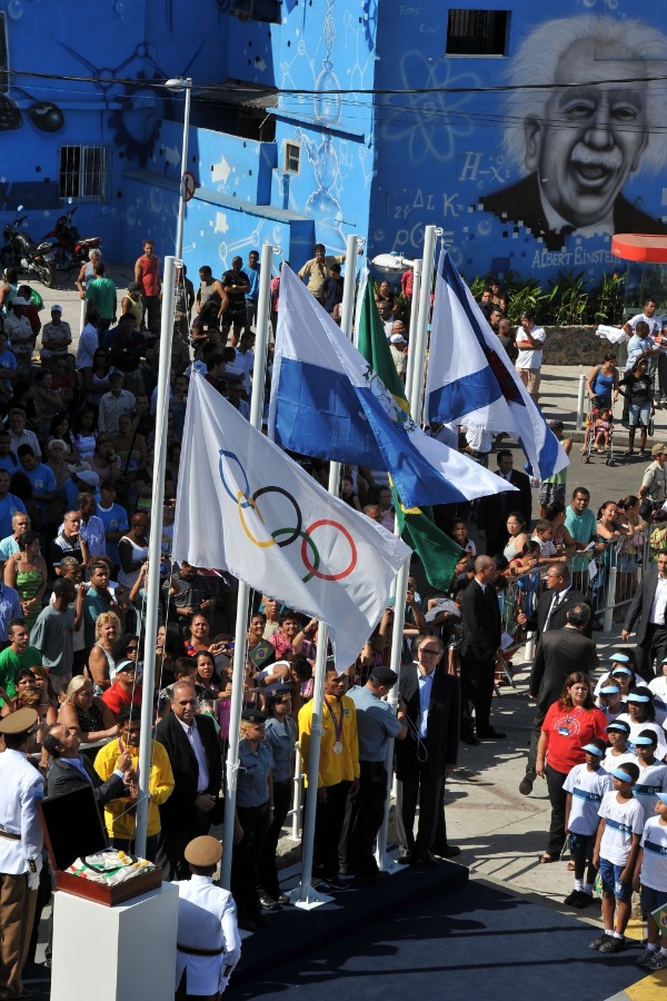 Bandeira Olímpica é Hasteada No Complexo Do Alemão Fotos Uol