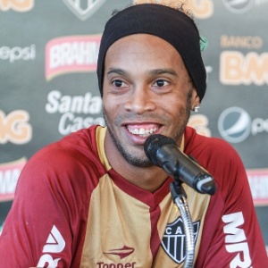 Ronaldinho Gaúcho, que deve ganhar placar no estádio, diz que gol ficará marcado na sua vida