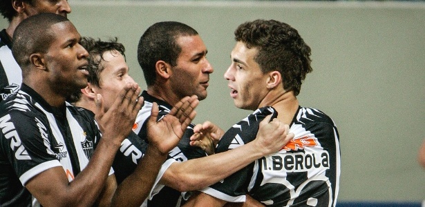 Jogadores do Atlético-MG comemoram gol de Neto Berola na vitória sobre o Botafogo