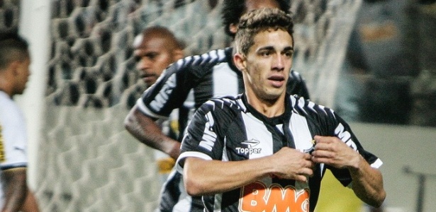 Neto Berola despertou interesse do espanho Celta e teve contrato renovado por 4 anos
