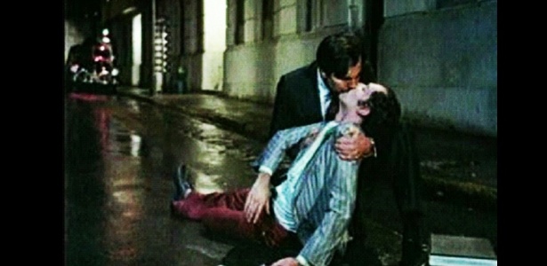 Cena do filme "O Beijo no Asfalto", de Bruno Barreto, com Tarcísio Meira e Ney Latorraca  (1980)