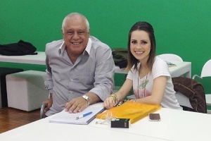 Antônio Fagundes e Sandy durante primeira leitura do roteiro do filme "Quando Eu Era Vivo"