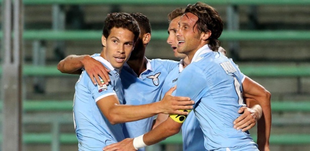 Hernanes comemora gol contra o Atalanta pela primeira rodada do Italiano