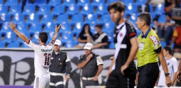 Thiago Neves comemora 2º gol do Fluminense em triunfo no clássico contra o Vasco