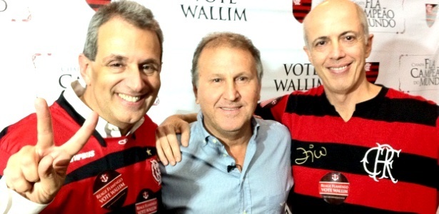 Wallin Vasconcellos (D) e Luiz Eduardo Baptista (E), da Sky, recebem apoio de Zico