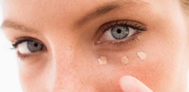 Nem sempre é fácil camuflar as olheiras com maquiagem; se o problema causa incômodo, veja os tratamentos dermatológicos para combatê-lo