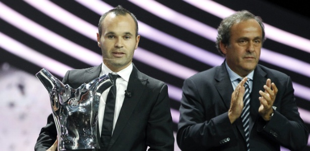 Iniesta foi eleito pelos jornalistas o melhor jogador da Europa na temporada 2011/12