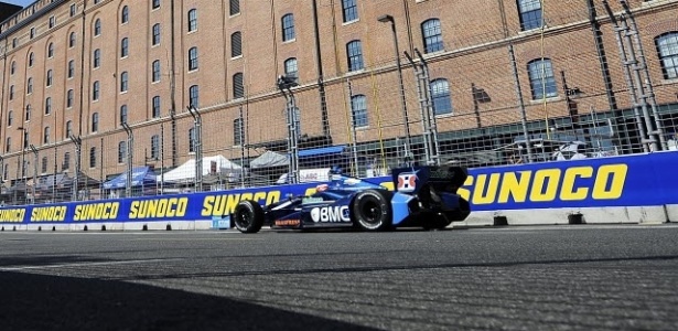 Rubens Barrichello participa de treino da Fórmula Indy em Baltimore