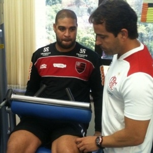 Adriano segue planejamento e faz musculação em Porto Alegre na manhã deste sábado