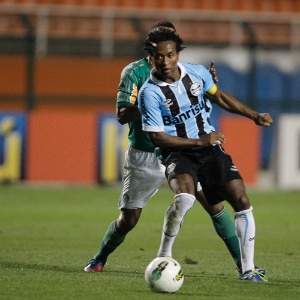Zé Roberto não tem lesão constatada e pode jogar neste domingo, contra o Santos, pelo Brasileiro