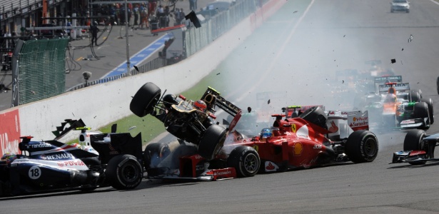 AFP PHOTO / TOM GANDOLFINI Grosjean provocou acidente e tirou Alonso, Hamilton e Sergio Perez da corrida