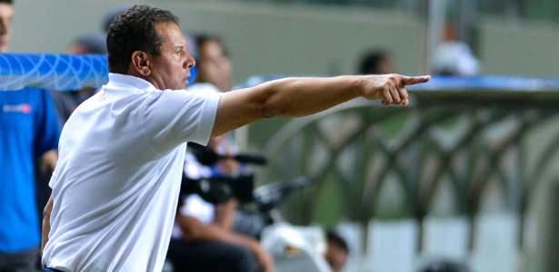 Celso Roth diz que torcida sabe quem não dever permanecer no Cruzeiro