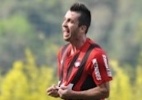 Atlético-PR goleia o CRB, completa nove jogos invicto e entra para o G-4