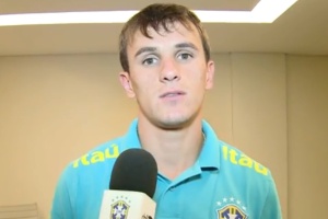 lucas-lateral-do-botafogo-concede-entrev