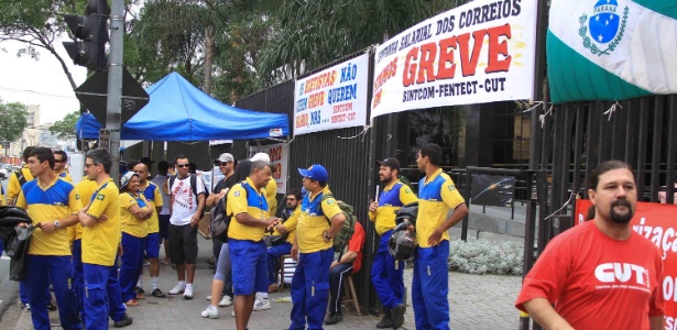 Funcionários dos Correios de Curitiba aderem à greve da categoria 
