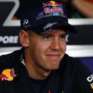 Sebastian Vettel em entrevista coletiva; alemão da Red Bull começou a bem a disputa em Cingapura
