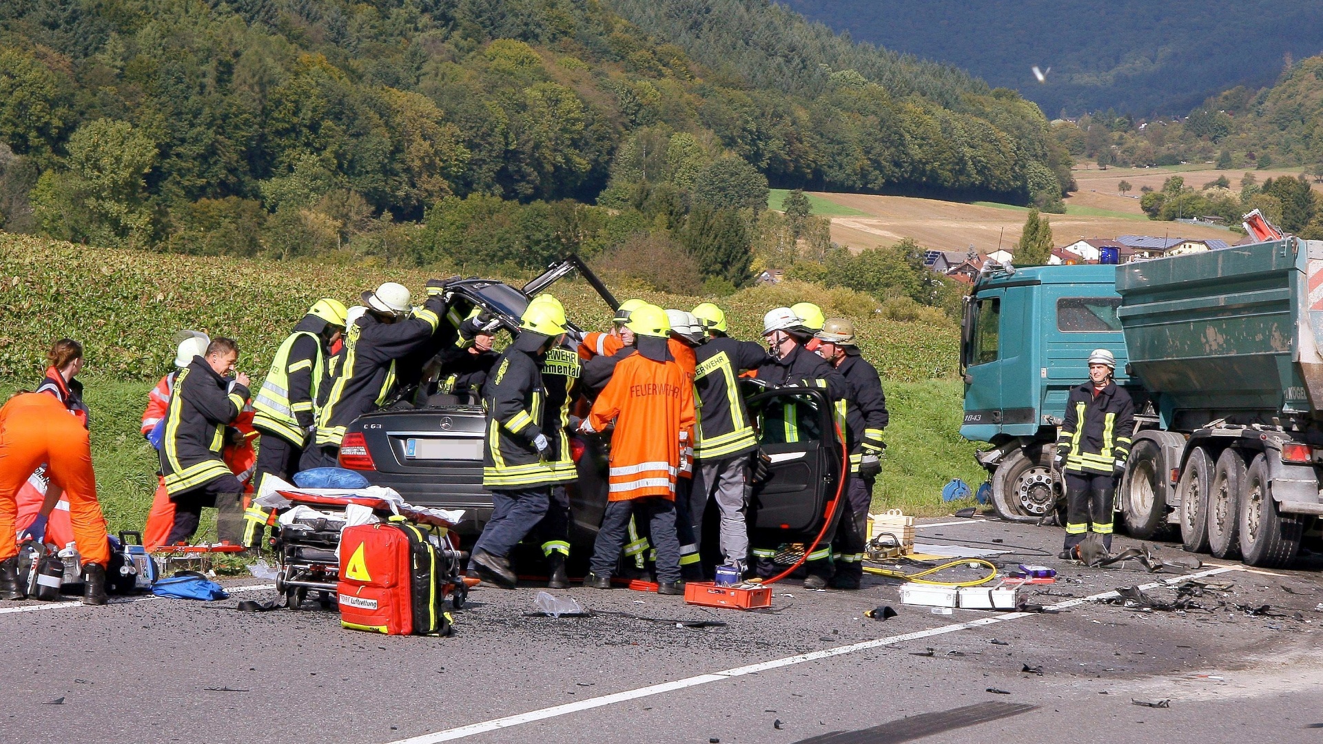  - boris-vukcevic-meio-campista-do-hoffenheim-bateu-seu-carro-quando-dirigia-por-uma-estrada-em-sinsheim-1348865023468_1920x1080