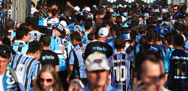 O Olímpico esteve superlotado na partida contra o Santos e vídeo causou polêmica