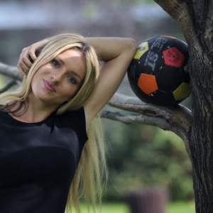 : Ex-candidata a miss treina time masculino de futebol na Croácia 
