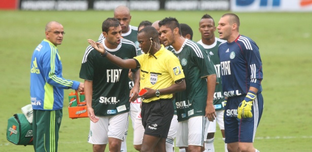 Paulo César de Oliveira expulsou Danilo na semifinal do Paulista de 2011