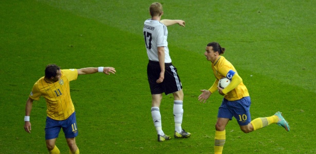 Ibrahimovic marcou o gol que iniciou a reação sueca em Berlim: de 4 a 0 para 4 a 4 na casa da Alemanha
