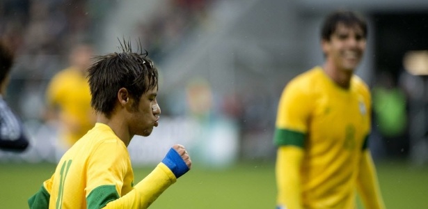 Neymar comemora após marcar o segundo gol do Brasil contra o Japão