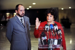 A ministra do Meio Ambiente, Izabella Teixeira, e o advogado-geral da União, Luís Inácio Adams, falam sobre os vetos
