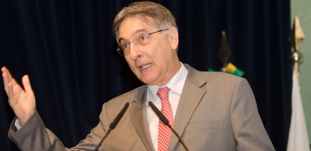 Pimentel (Desenvolvimento) acredita em mais tempo de IPI menor, mas decisão é de Mantega (Fazenda)