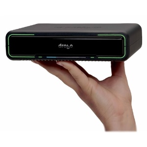 Um Drobo é apenas uma casca vazia preta elegante e brilhante. Você precisa comprar discos rígidos internos para inserir como cartuchos