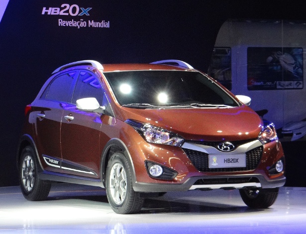 Hyundai HB20X: mal lançou a versão civil, fabricante já veste compacto com adereços off-road