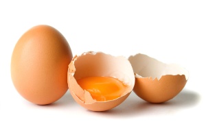 Nenhuma evidência foi encontrada de que comer até um ovo por dia aumente o risco de doença cardíaca ou derrame