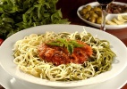 Paglia  e Fieno - Massa verde e branca com molho de tomates e manjericão