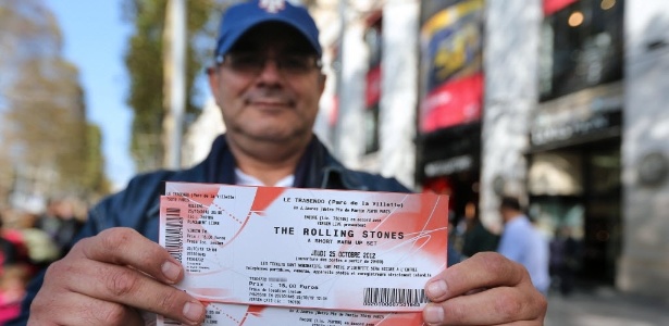 Francês mostra ingressos de show surpresa do Rolling Stones, realizado nesta quinta (25)