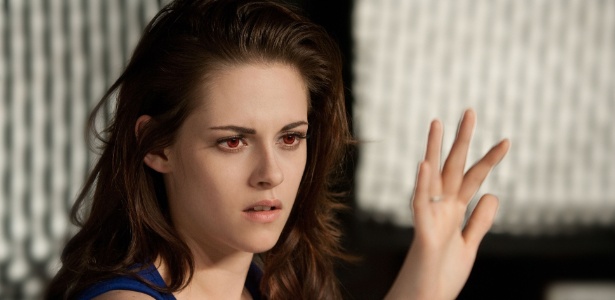 Kristen Stewart é Bella Swan em A Saga Crepúsculo: Amanhecer - Parte 2