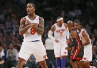 Jogador da NBA cobra mal lance livre e bola sequer chega à cesta; assista