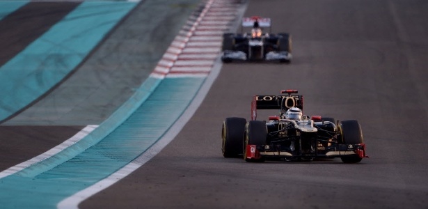 Kimi Raikkonen assumiu a ponta em Abu Dhabi após abandono de Lewis Hamilton