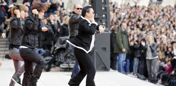 Psy toca "Gangnam Style" para 20 mil pessoas em Paris